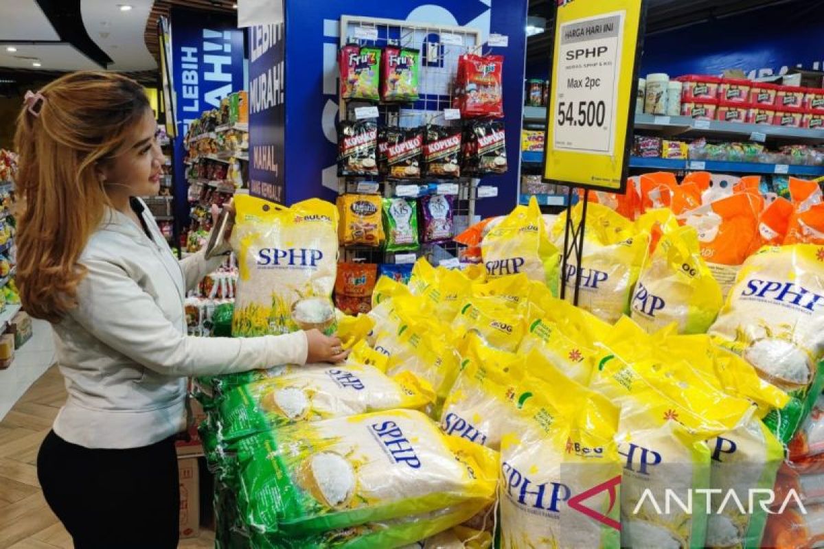 Stok beras aman, Pemkot Jaktim ingatkan masyarakat tak "panic buying"