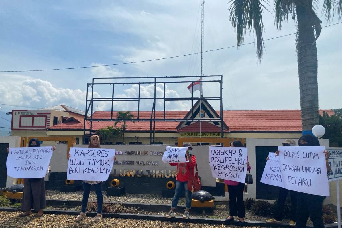 Keluarga korban pemerkosaan menuntut pelaku segera jadi tersangka