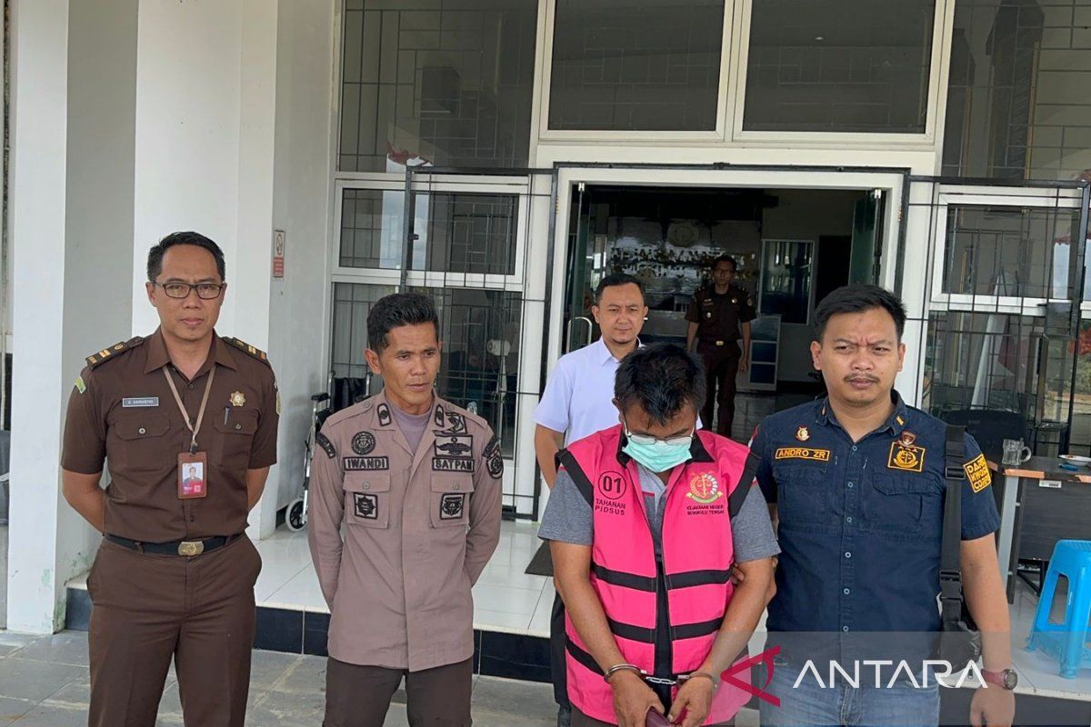 Kejari Bengkulu Tengah tahan tersangka kasus korupsi retribusi TKA