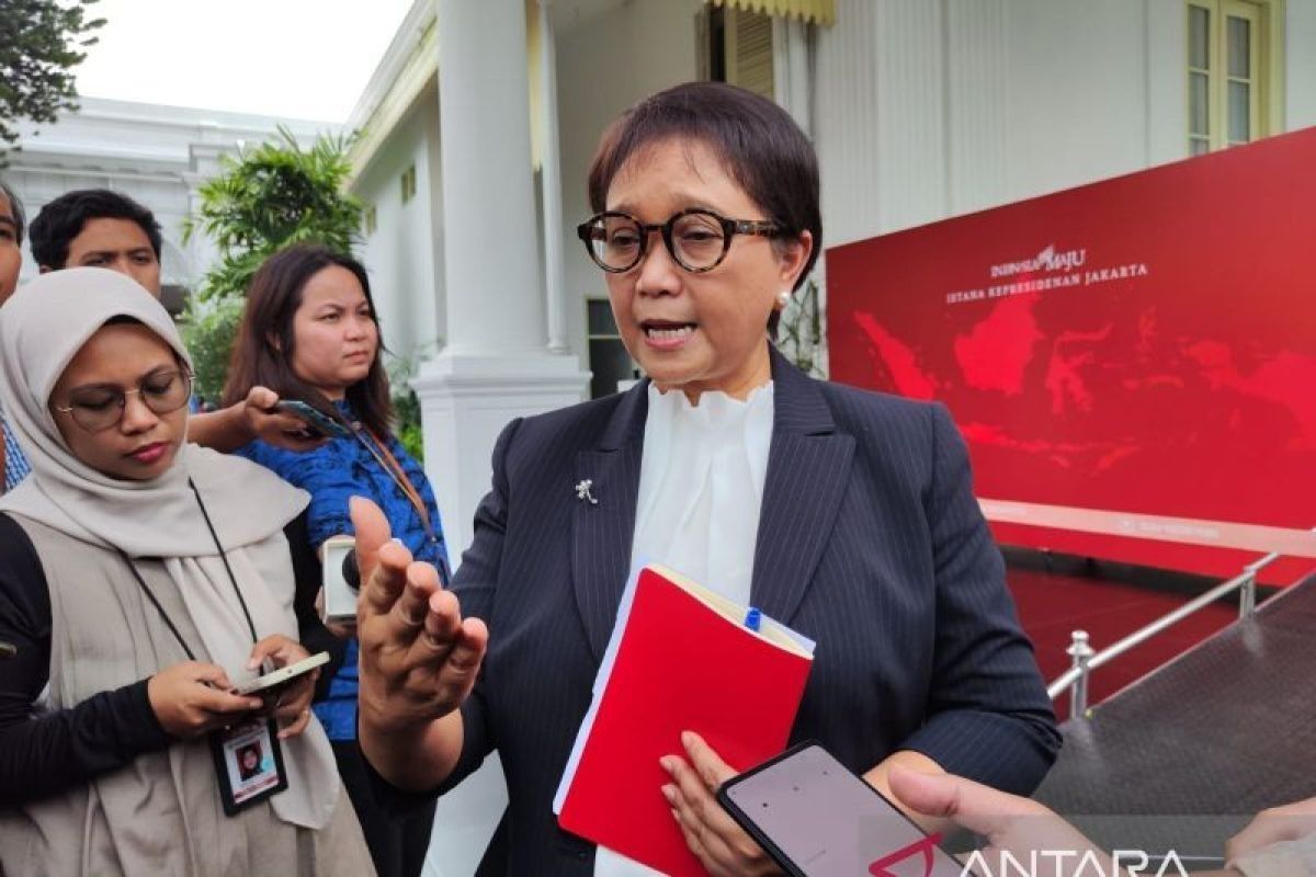 Menlu Retno Marsudi terima penghargaan Medali Emas Kemerdekaan Pers dari PWI