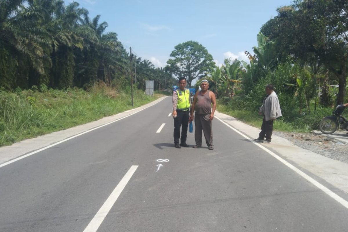 Seorang pelajar di Simalungun meninggal tertabrak truk saat menyeberang jalan