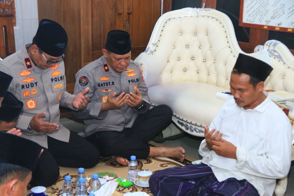 Gus Baha apresisi kinerja Polri wujudkan pemilu aman dan damai