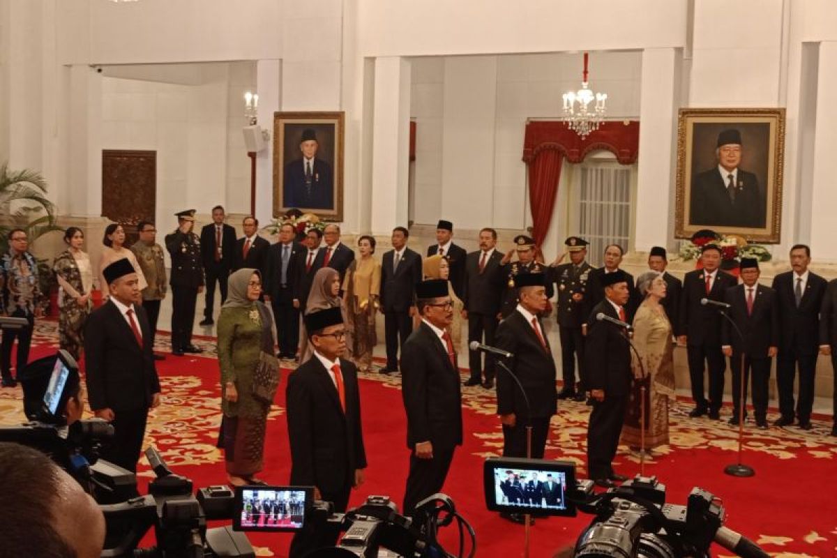 Jokowi ambil sumpah/janji anggota Komisi Kejaksaan RI 2024-2028