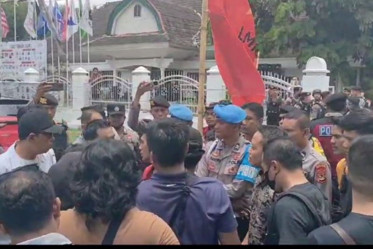 Tuntut pemilu ulang, Aksi Mahasiswa LMND di Lombok Timur dibubarkan paksa