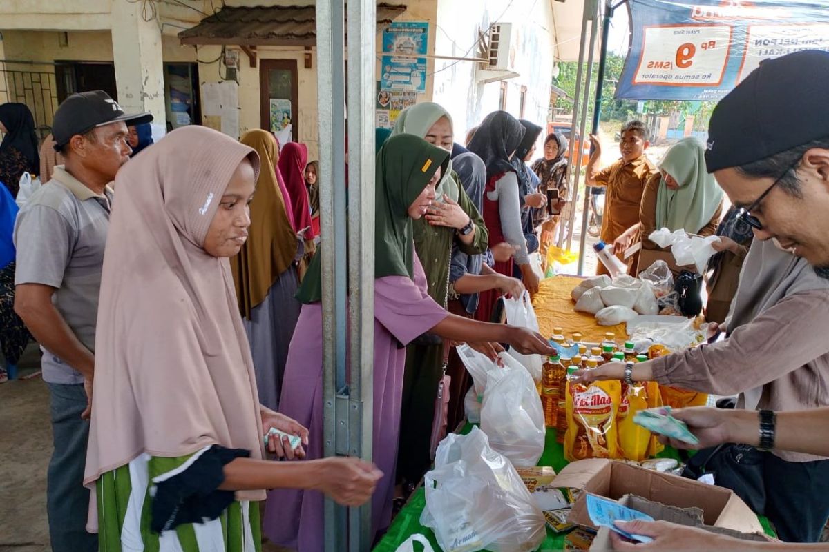 Warga Balangan padati pasar murah