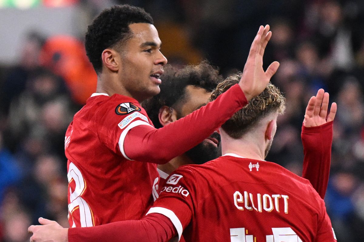 Liverpool unggul empat poin atas Mancherter City di puncak klasemen Liga Inggris