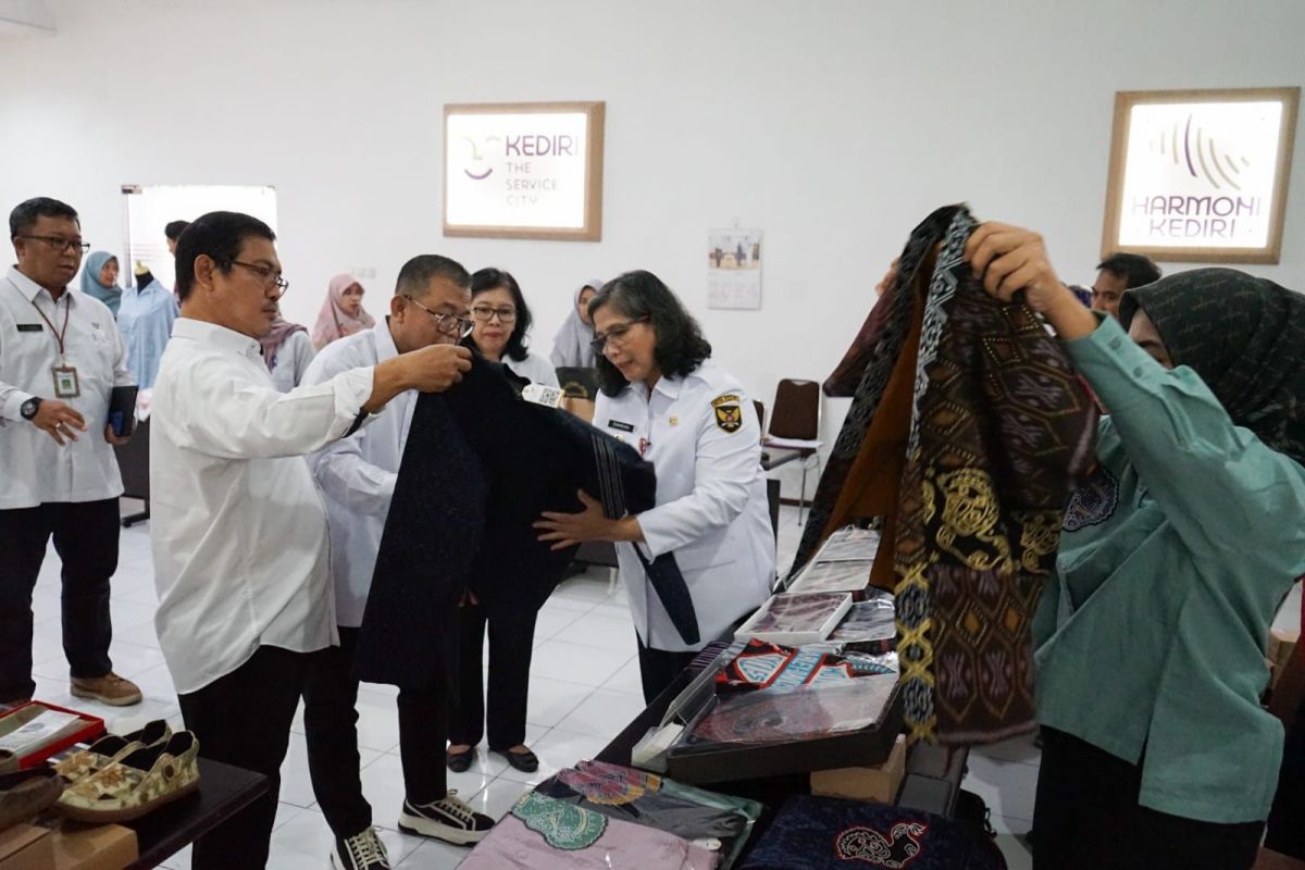 Pemkot Kediri bawa IKM unggulan ikut pameran Inacraft 2024