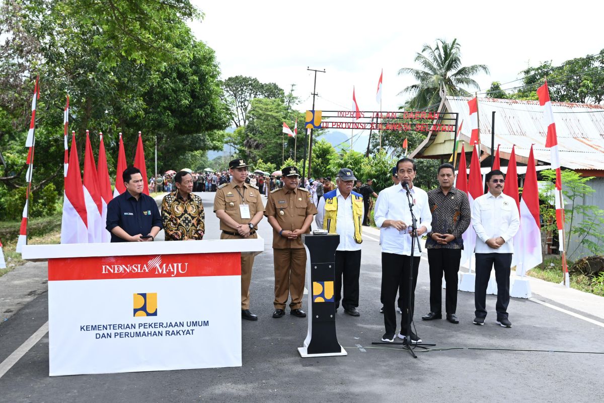 Presiden Jokowi meresmikan 27 ruas jalan di Sulsel