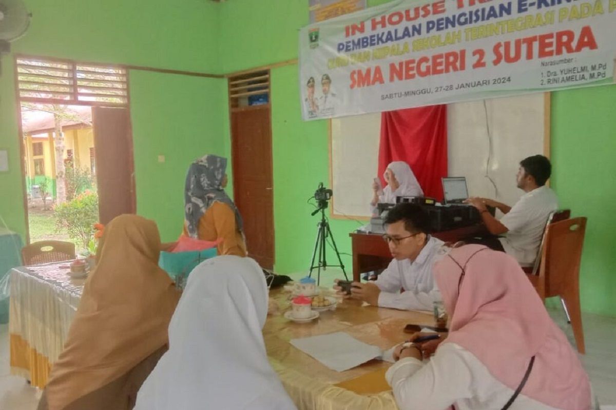 Disdukcapil Pesisir Selatan rekap KTP siswa-siswi SMAN 2 Sutera