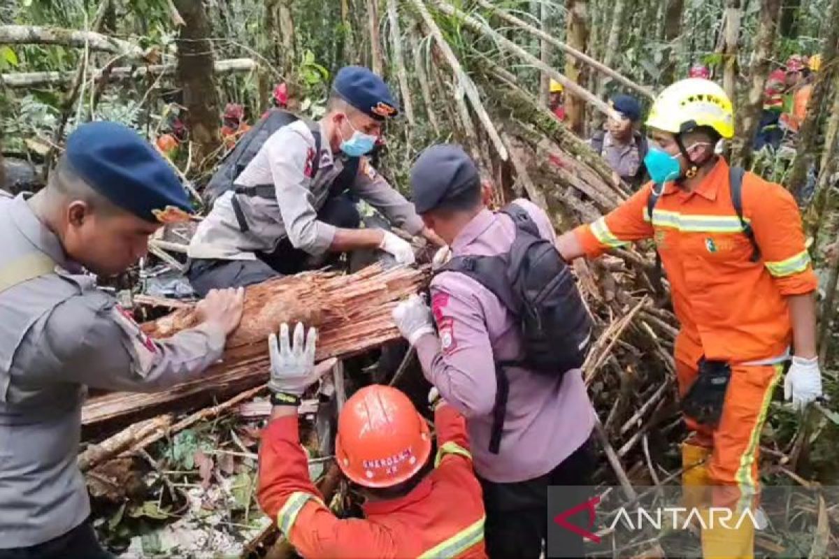 Tiga korban penumpang heli bell di Halmahera ditemukan meninggal