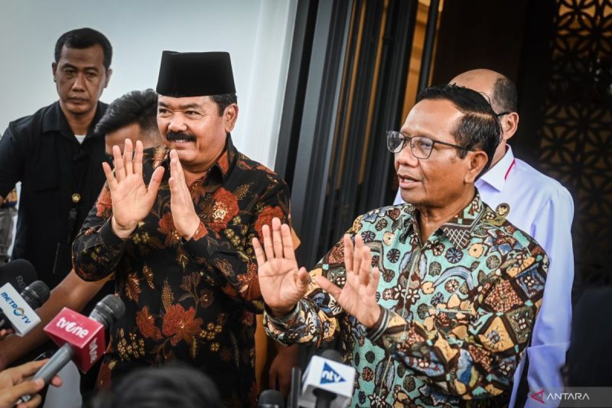 Berita unggulan akhir pekan, Mahfud puji ambang batas parlemen dihapus hingga pergerakan tanah di Bandung Barat
