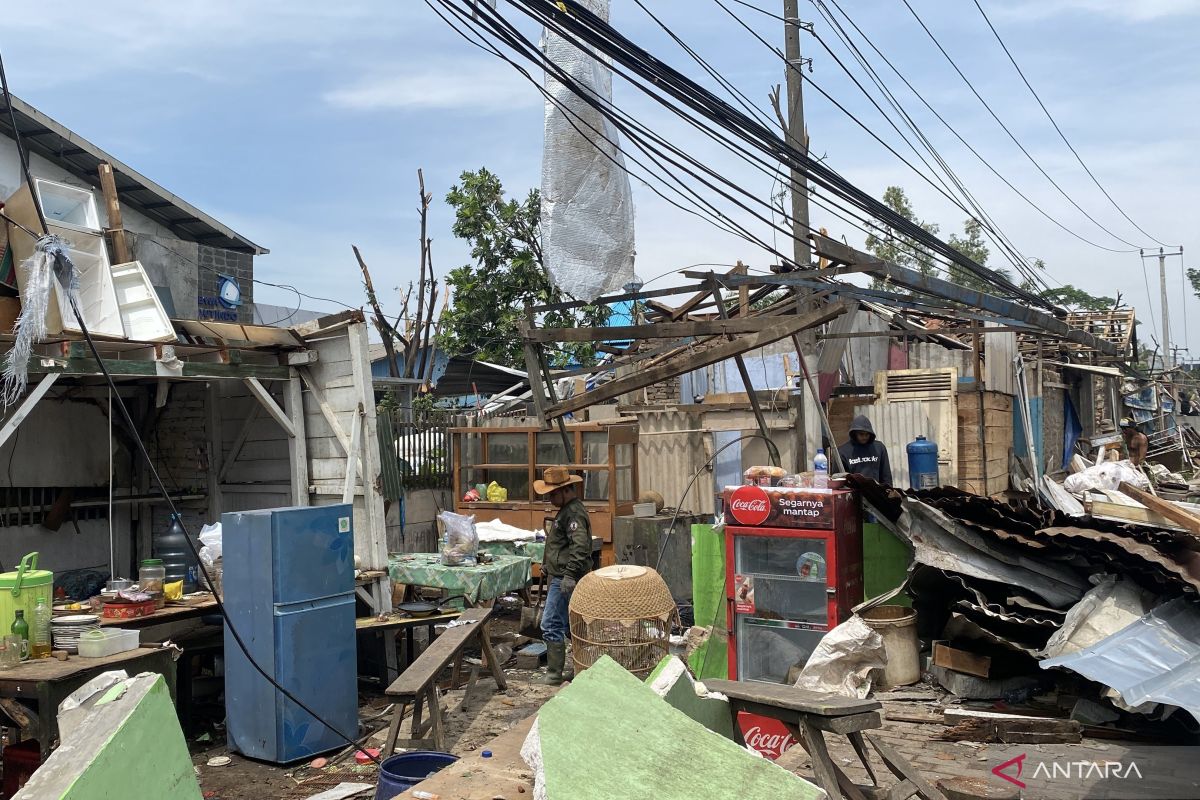 Pemkab Sumedang tetapkan status tanggap darurat angin puting beliung