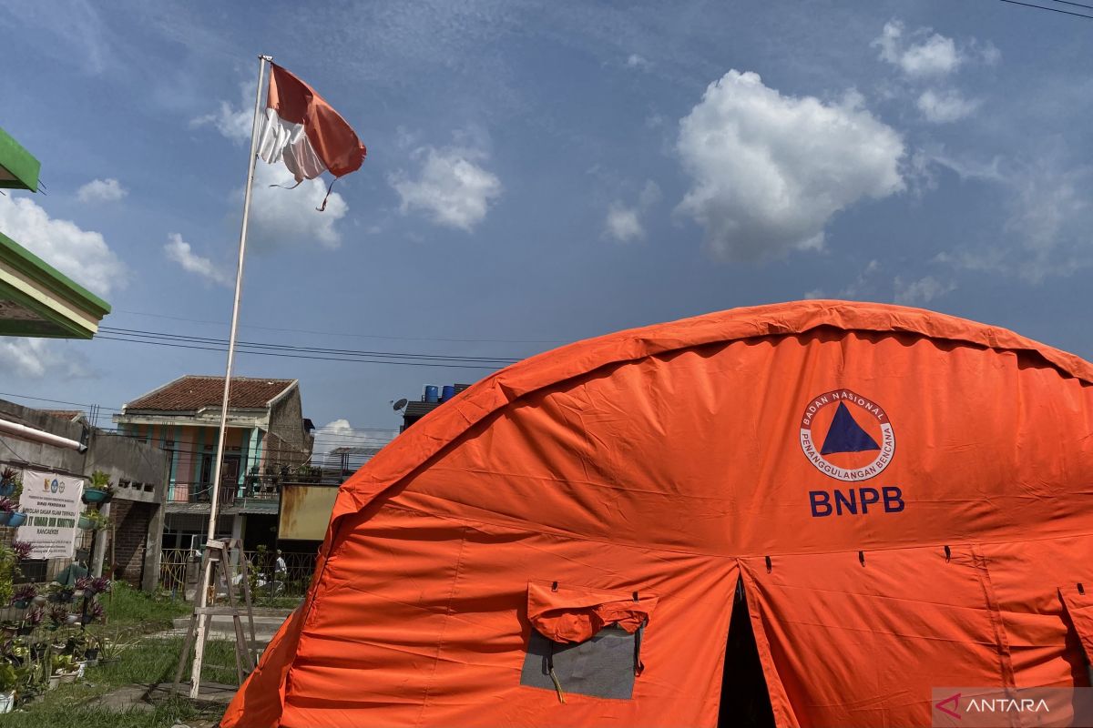 BPBD Bandung siapkan tenda bagi pengungsi korban terdampak puting beliung