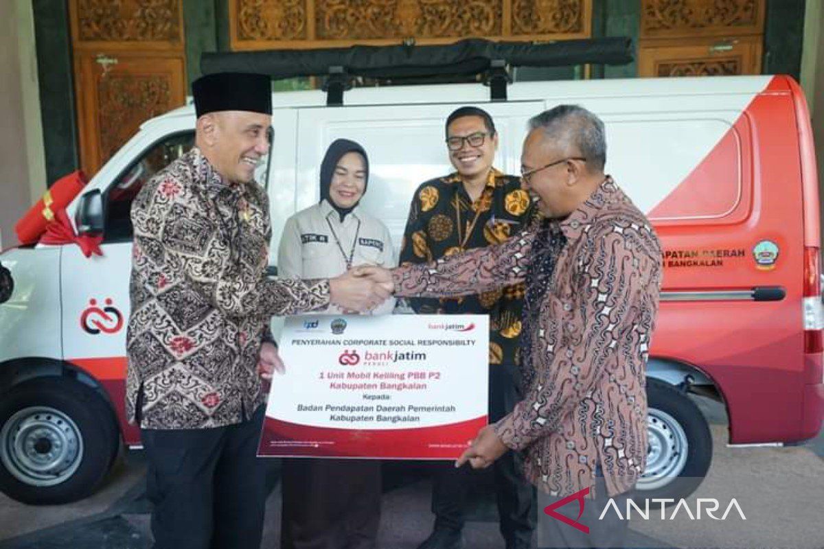 Bank Jatim salurkan CSR berupa mobil pelayanan pajak di Bangkalan