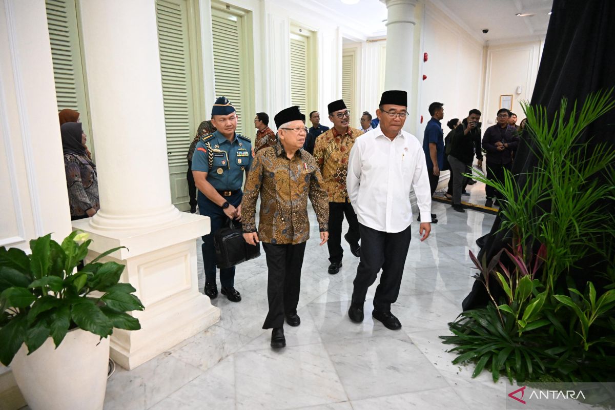 Menko PMK ungkap perbedaan dana perlindungan sosial dan bansos