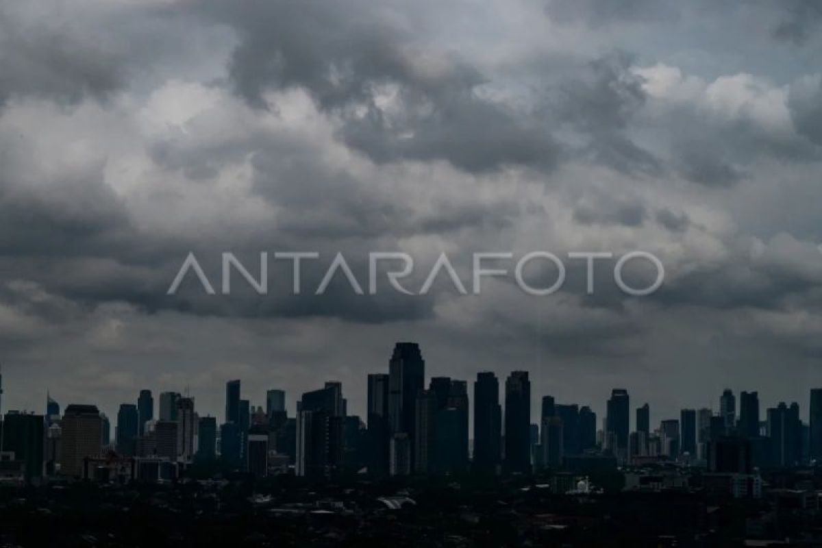 Kamis, Jakarta hujan ringan pada sore dan malam