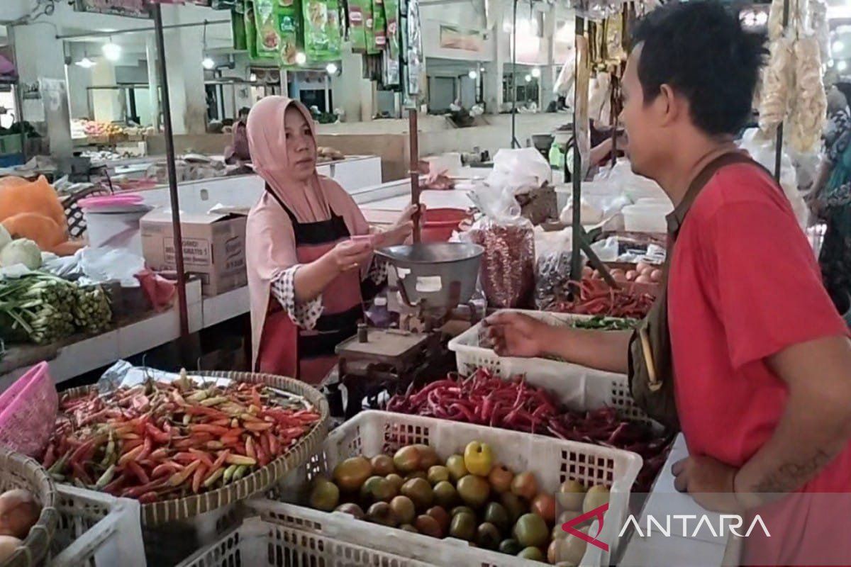 Pemkab Batang distribusikan  beras harga murah ke pasar tradisional