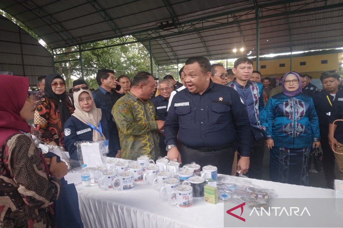 Wamenaker buka bursa kerja di Kolaka Sultra