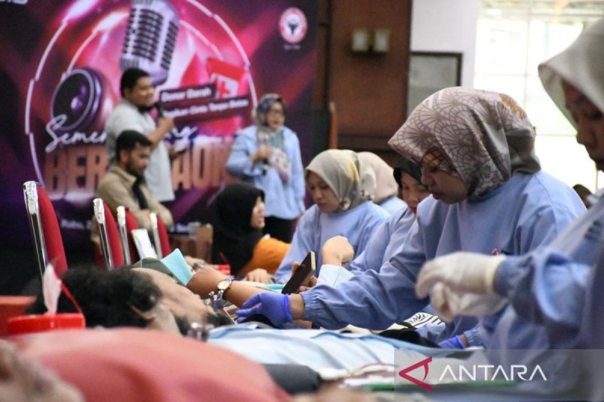 Semen Padang sumbang 442 kantong darah ke PMI, ada 102 pendonor pemula