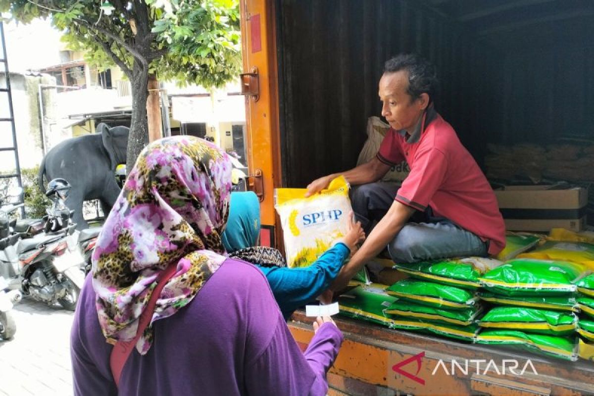 Pemkot Surakarta mudahkan masyarakat mengakses beras murah