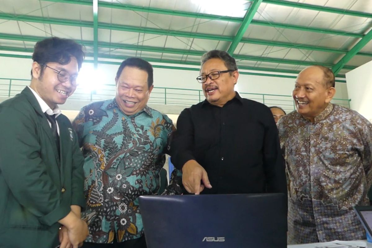 Mahasiswa Universitas Raharja rancang sistem pemantauan KTP elektronik