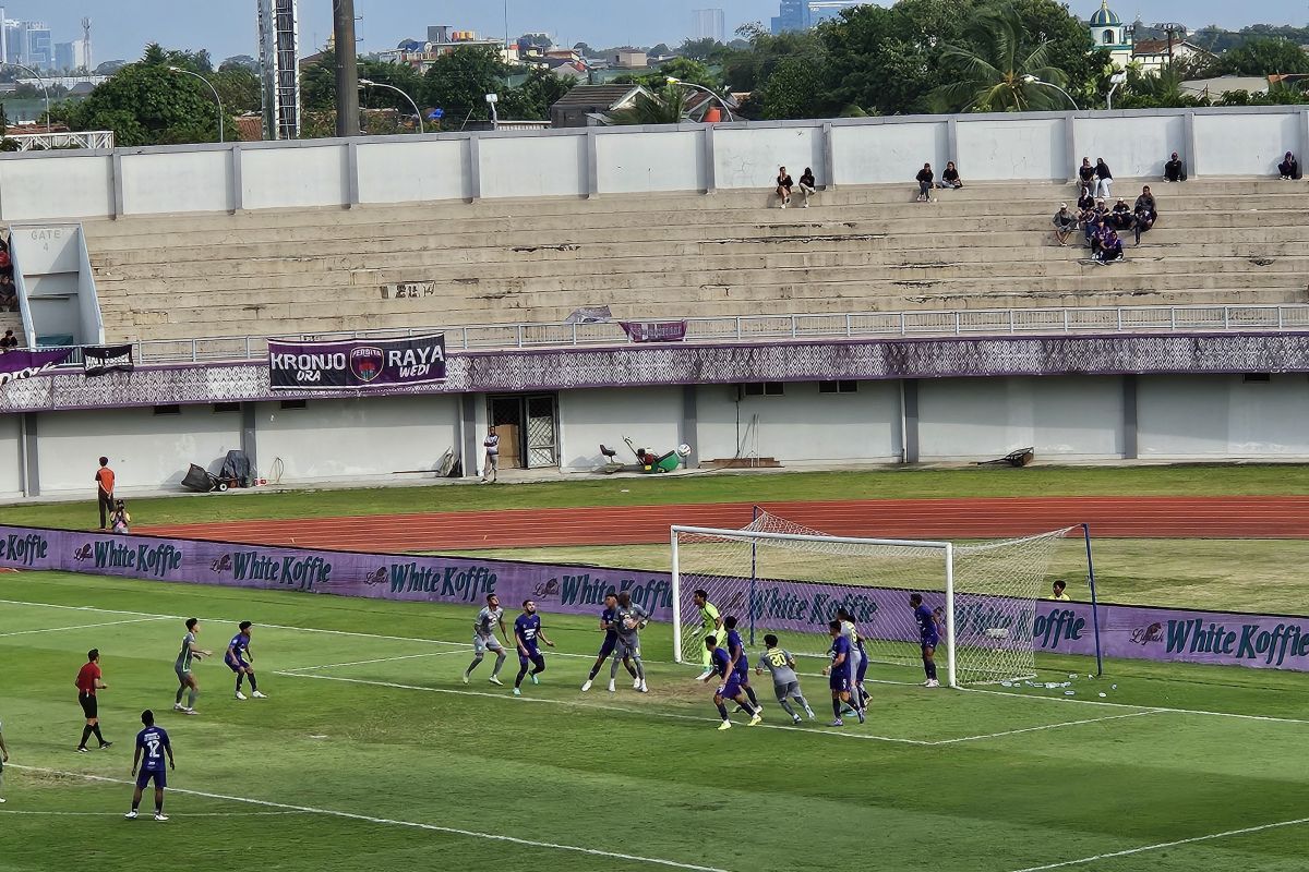 Liga 1 - Persita imbangi Persebaya 1-1 berkat gol bunuh diri Paulo Henrique