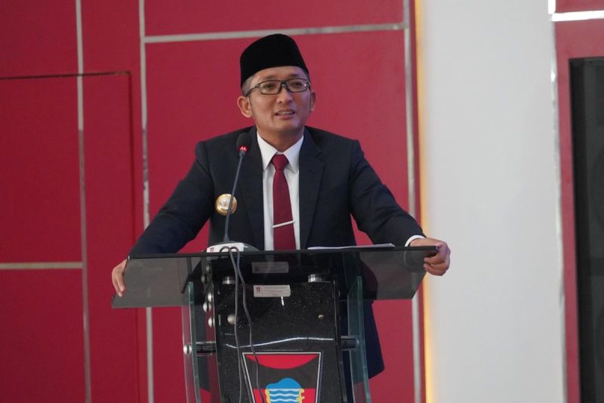 Lantik 37 Pejabat Administrator, Hendri Septa : Jaga Nama Besar Pemerintah Kota Padang