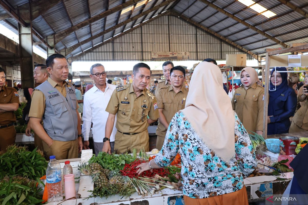 5kg beras dan seliter minyak dijual Rp67.000, tersebar di 13 kecamatan Palembang