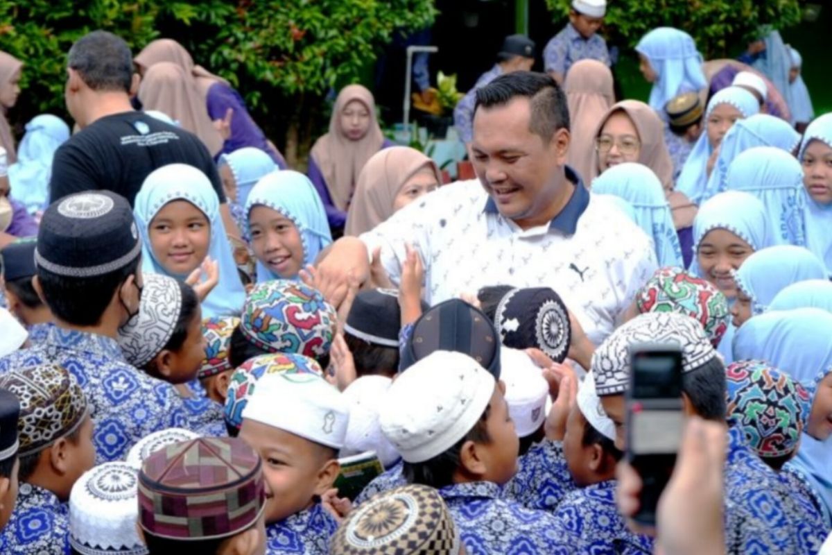 Le maire de Banjarbaru applique le bluff Bapuputik pour lutter contre la dengue