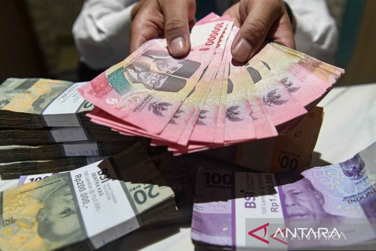 Rupiah menguat karena The Fed tahan suku bunga FFR