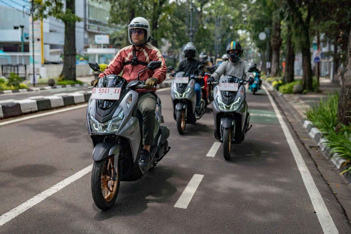 Berkendara Praktis Bersama LEXi LX 155 Series di Kota Paris van Java