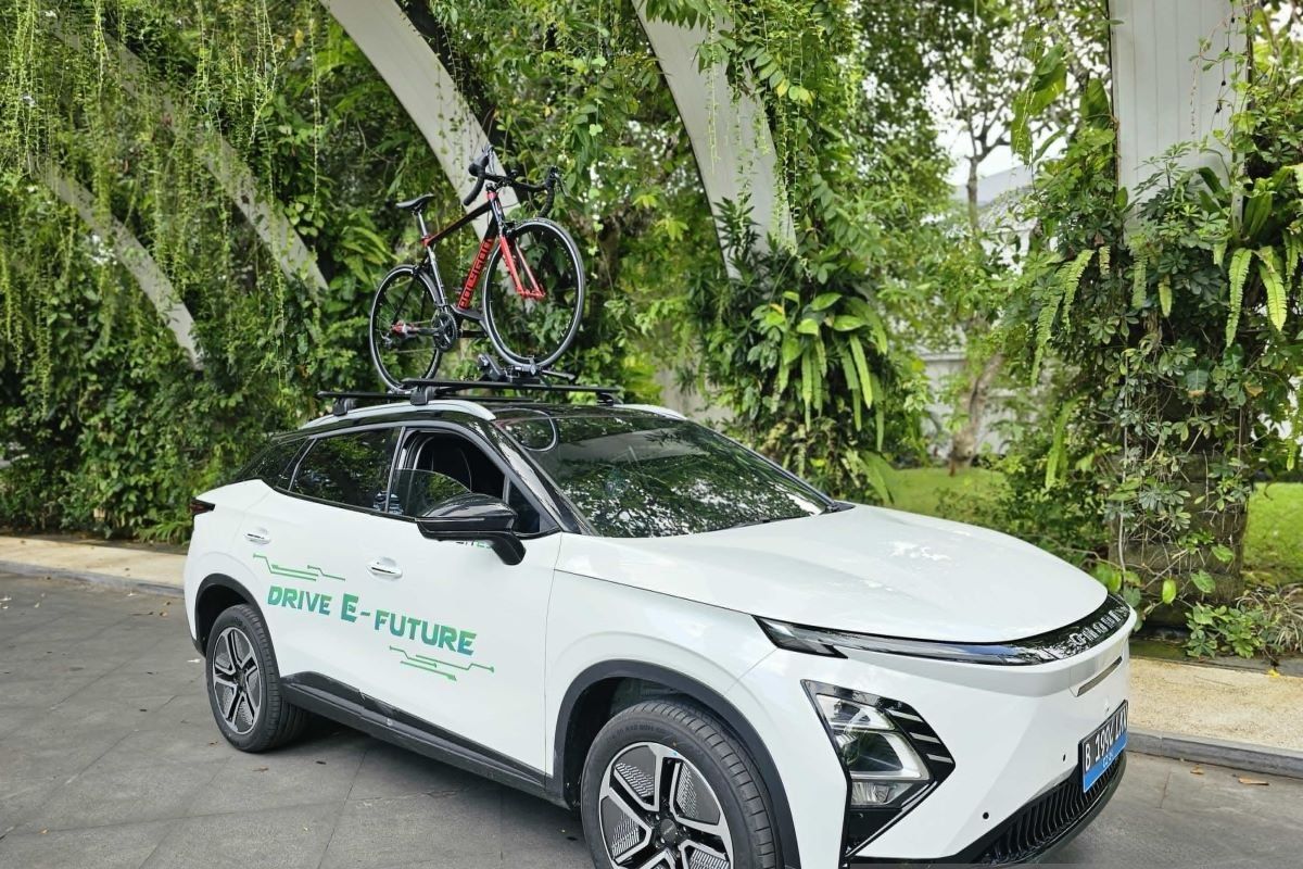 Mobil listrik Chery OMODA E5 akan mengawal atlet Sportel Bali Triathlon