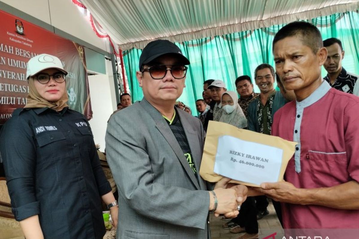 Sembilan petugas badan adhoc Pemilu di Tabalong terima santunan