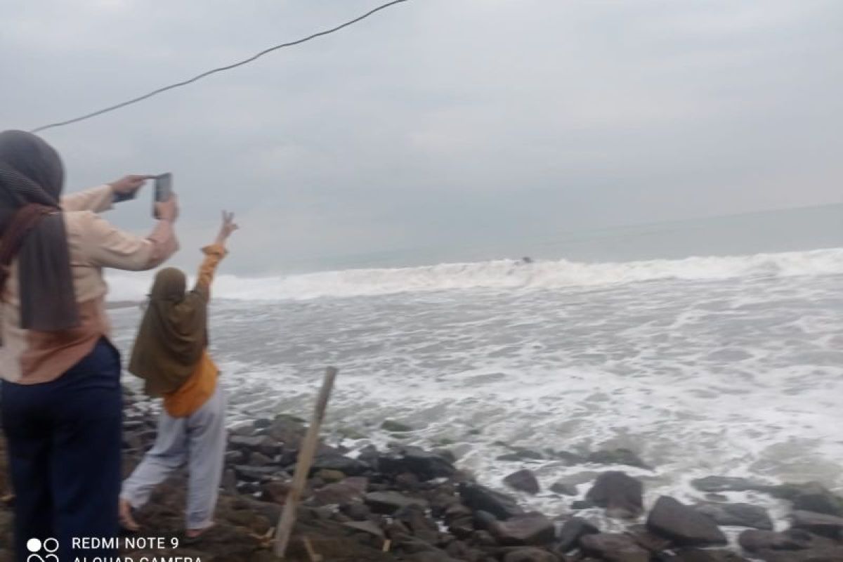 Gelombang tinggi di perairan Banten, BMKG imbau nelayan untuk hati-hati saat melaut