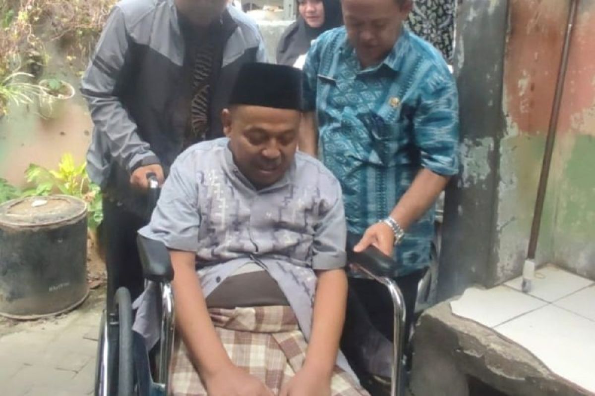 Dinsos Kota Tangerang salurkan 50 kursi roda untuk disabilitas