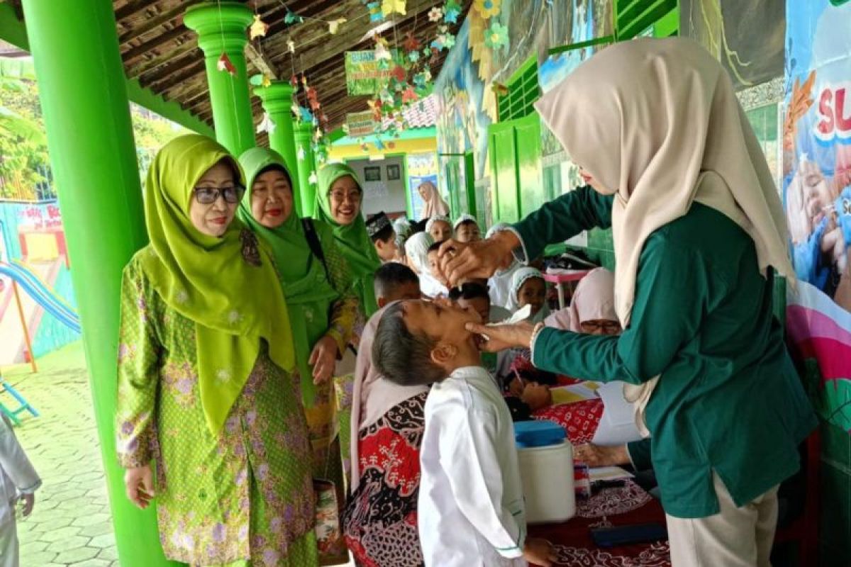 Khofifah ingatkan orang tua ikutkan anak Sub PIN Polio putaran kedua