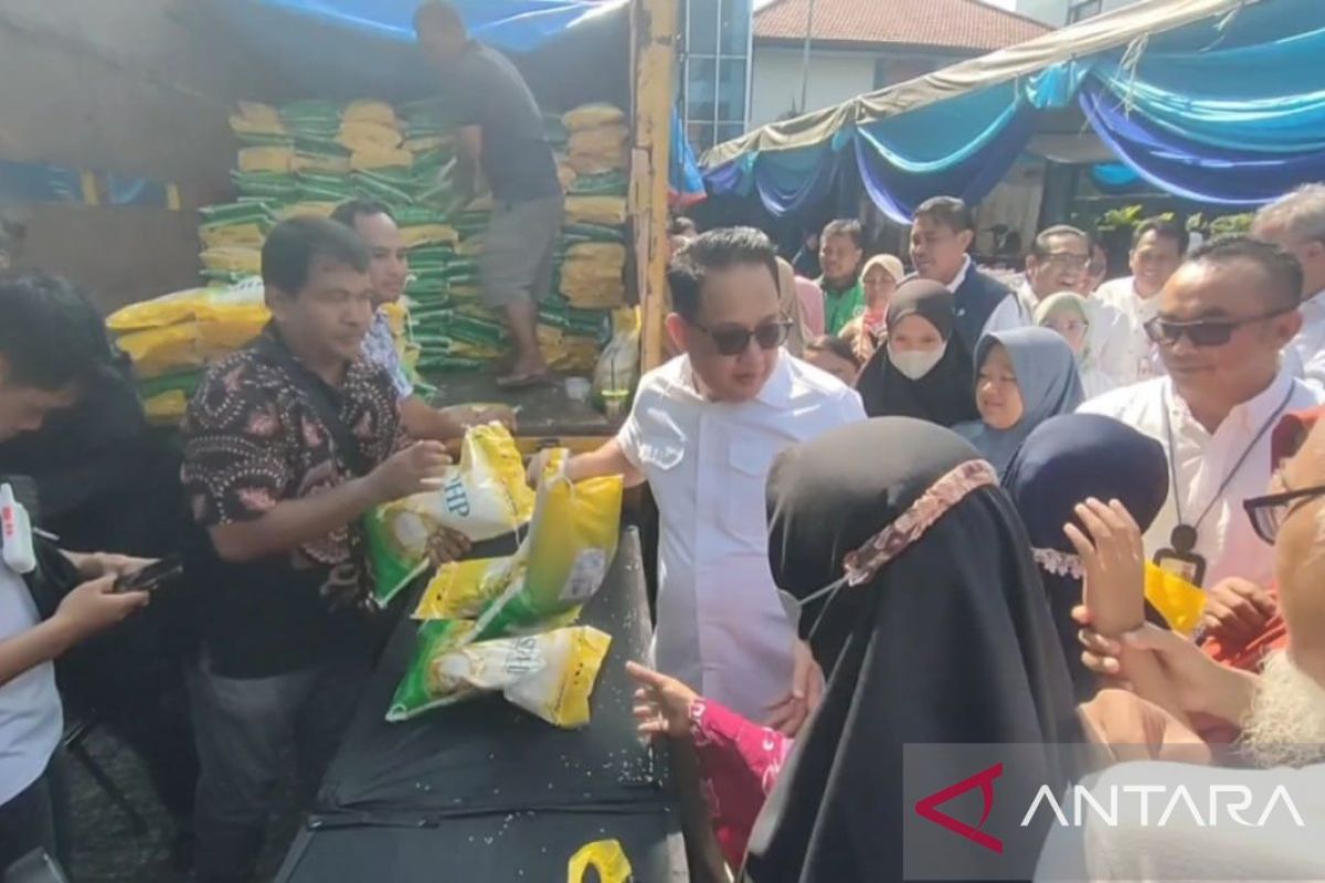 Jatim gencarkan pasar murah di tengah fluktuasi kebutuhan pokok