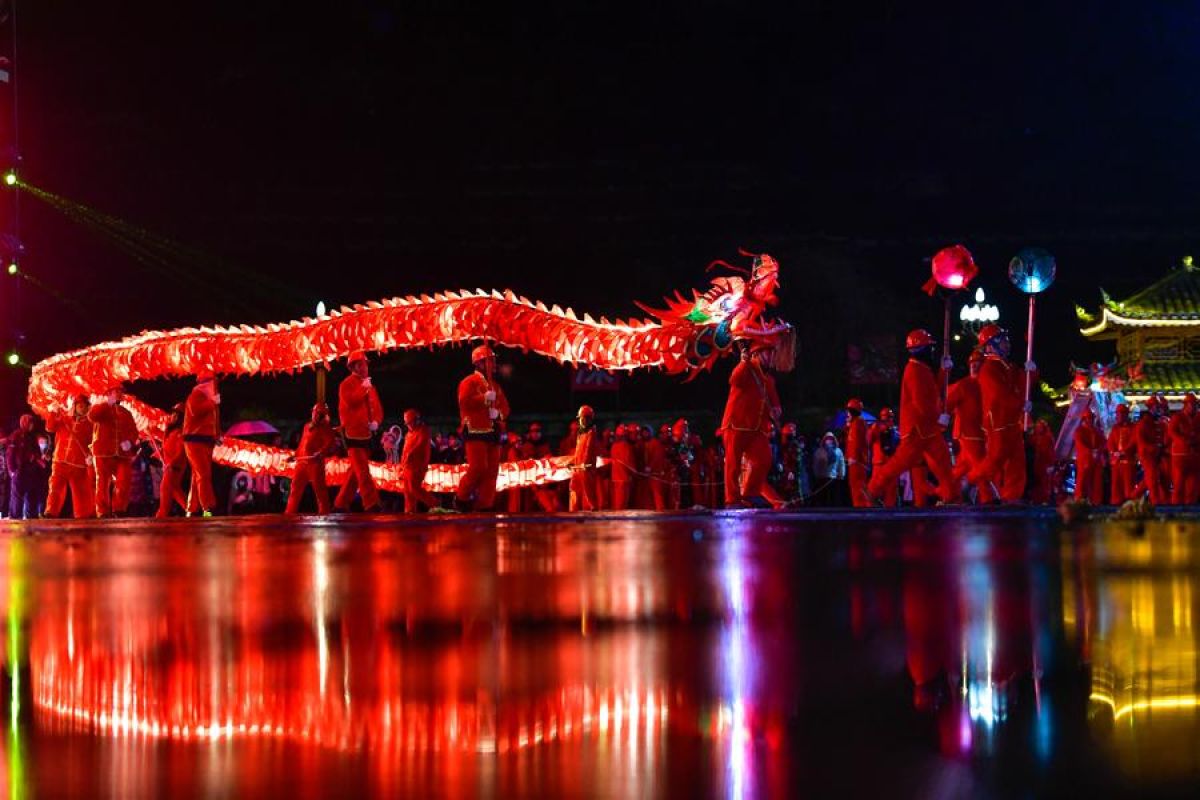 Masyarakat China rayakan Festival Lampion dengan penuh sukacita