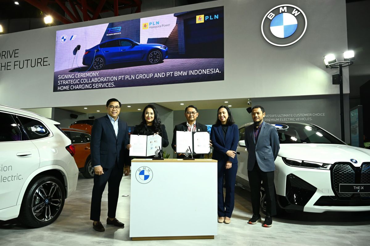 PLN gandeng BMW, tiap pembelian mobil EV dapat fasilitas "Home Charging" terintegrasi