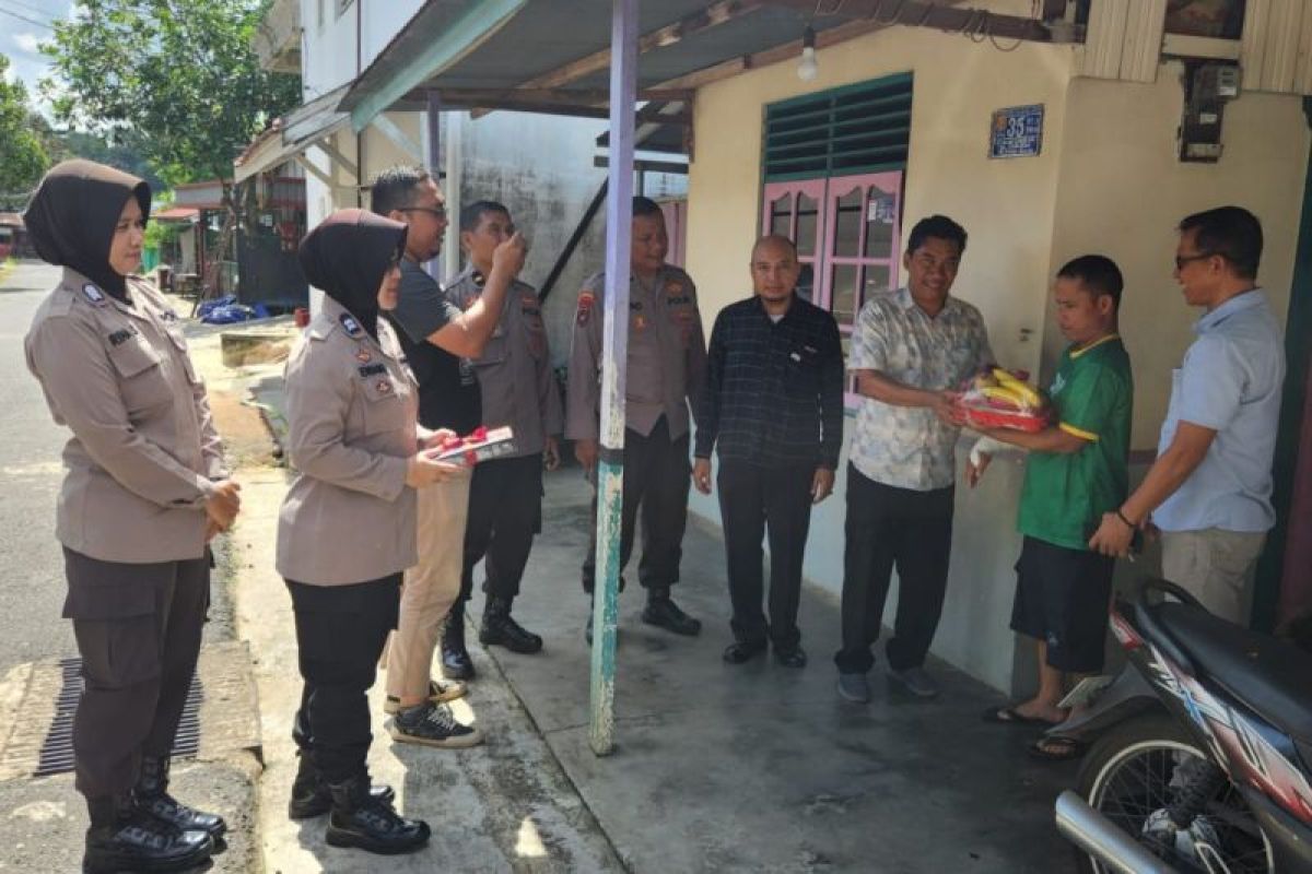 Polhukam kemarin, Polres Banjarbaru kunjungi anggota KPPS sakit hingga polisi pantau PSU