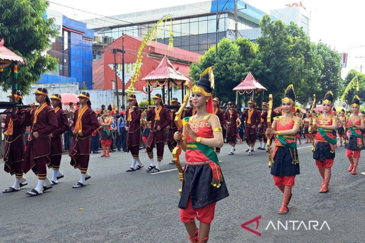 Peringatan hari jadi Banyumas, empat pusaka kebesaran dikirab