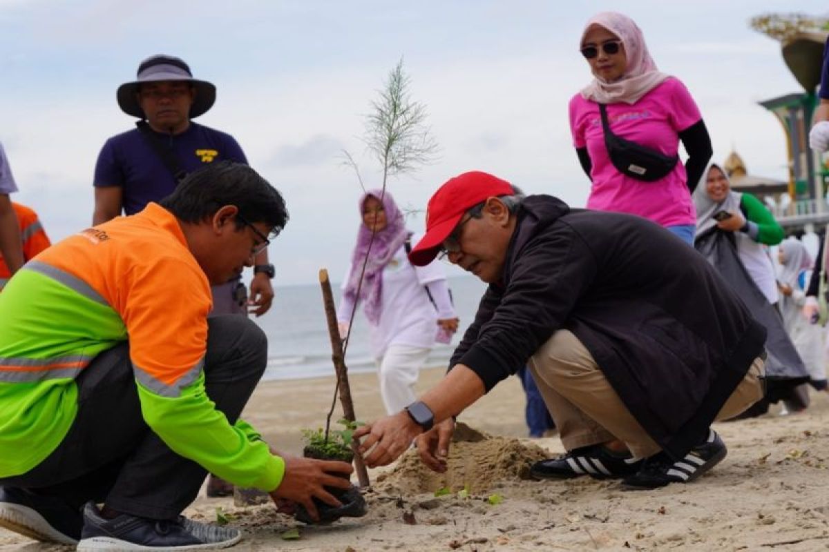 Tanah Bumbu gelar aksi bersih-bersih di pesisir pantai