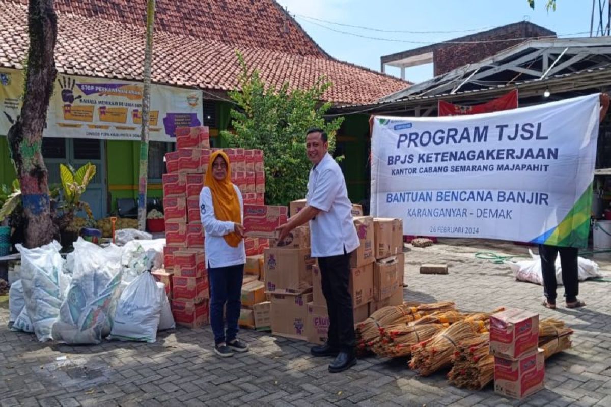 BPJAMSOSTEK Semarang Majapahit bantu korban banjir Demak