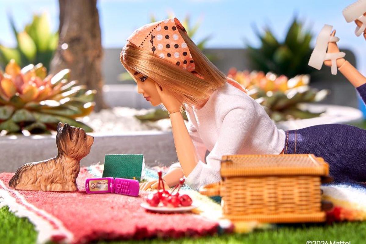 HMD bekerja sama dengan Mattel untuk menciptakan ponsel lipat yang terinspirasi dari Barbie