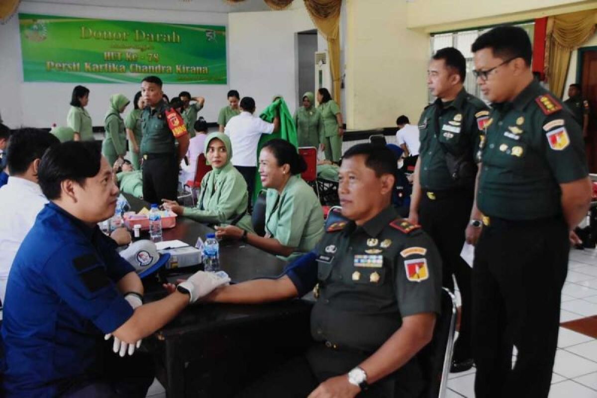 Danrem 131/Santiago ikut donor darah peringati HUT ke-78 Persit