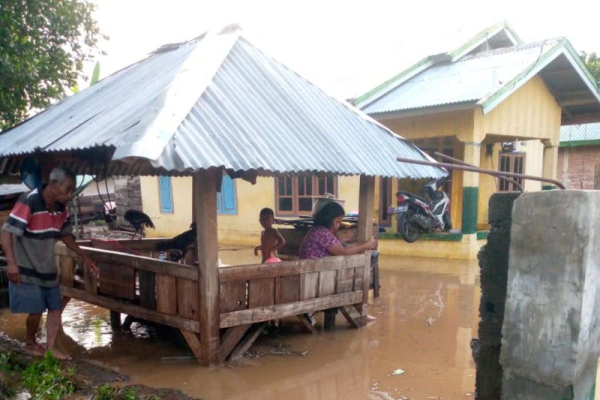 Puluhan rumah warga di Kabupaten Bima diterjang banjir