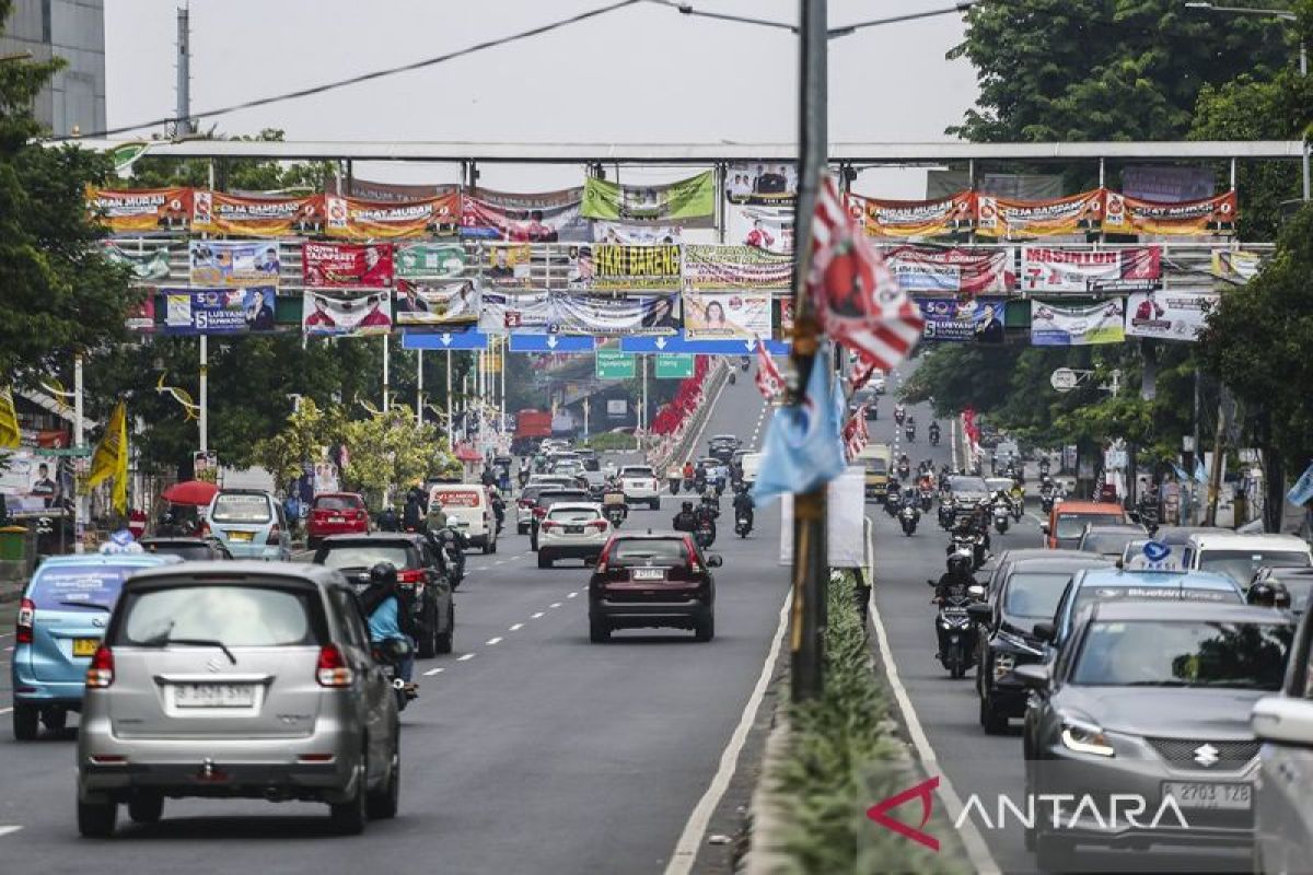 Pemasangan APK di Jakbar diminta perhatikan keselamatan warga