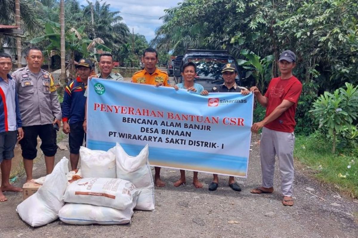 Perusahaan HTI PT Wirakarya Sakti bantu korban banjir Tanjab Barat