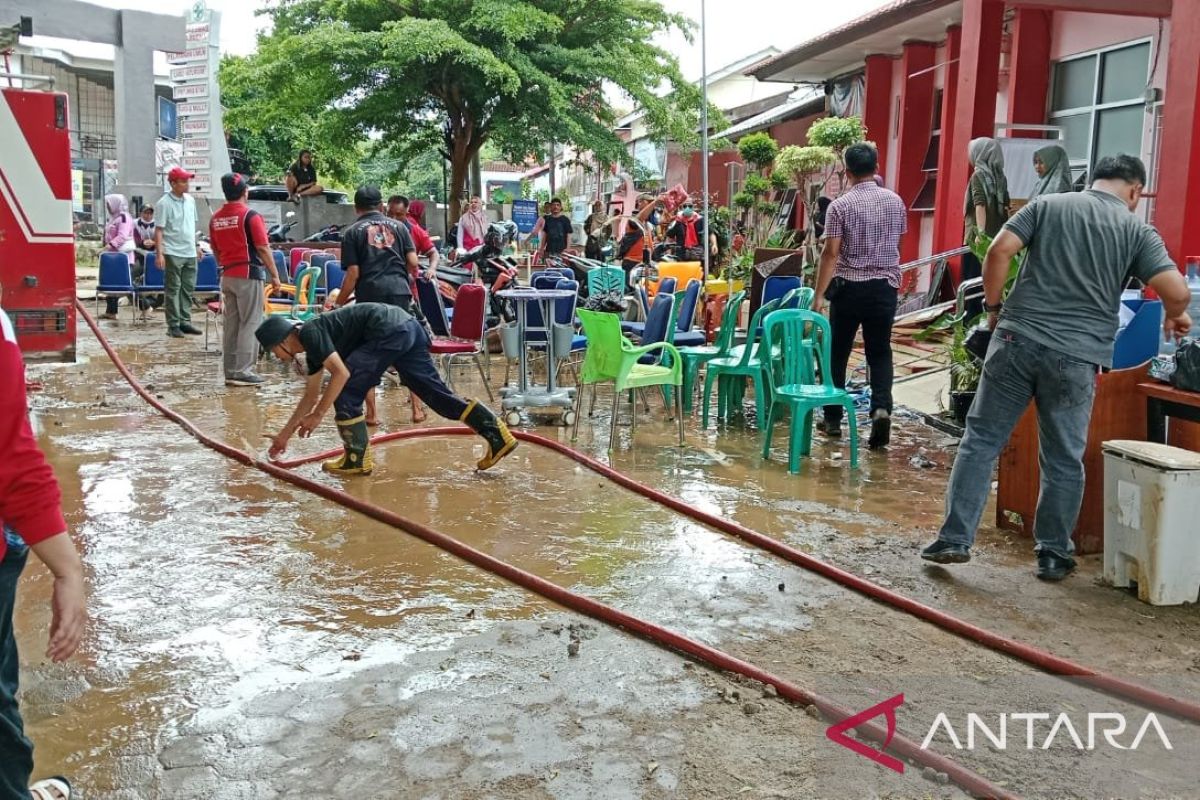 BPBD: Sebanyak 600 keluarga di Lampung Selatan masih terjebak banjir