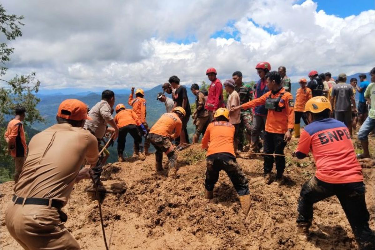 Basarnas Makassar kirim personil evakuasi korban longsor di Bastem Utara Luwu